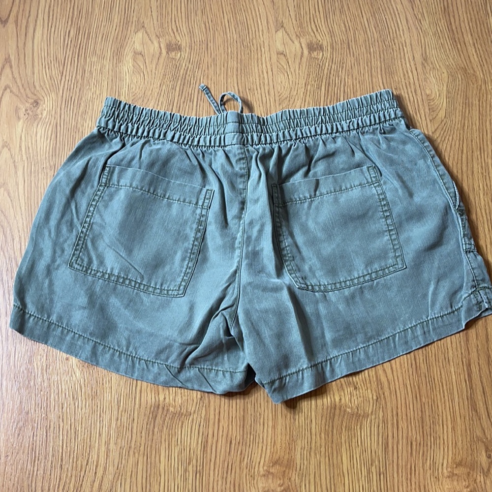Old Navy Military Green Shorts Size Small - Picture 2 of 6